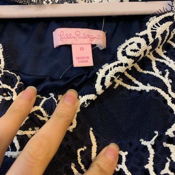 Beautiful detailed lace Lilly Dress - Picture 3 of 3